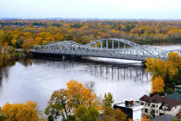 Vue urbaine de Laval